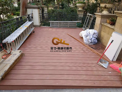 塑木地板与57围栏 打造现代耐用的户外空间组合